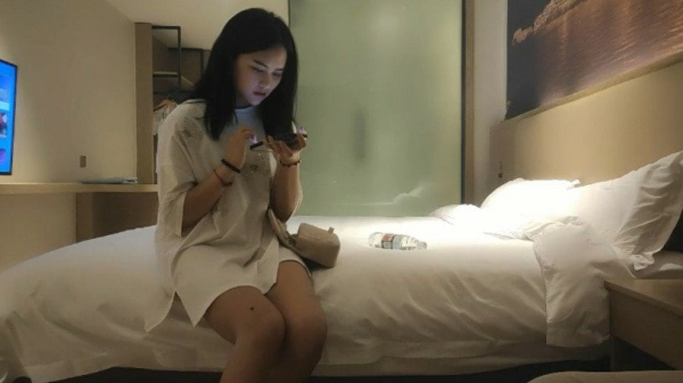 ICD-984 小马寻花约操漂亮美女,深喉口交后入撞击啊啊叫操的受不了